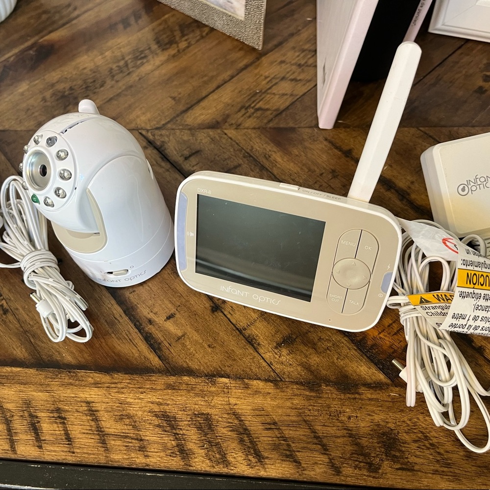 Infant Optics baby monitor, daytime and nighttime vision
